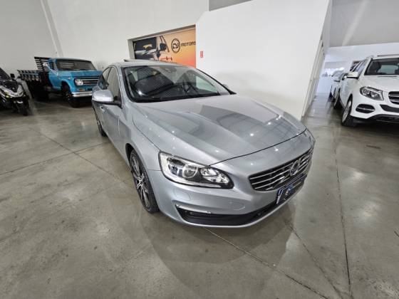 VOLVO S60 2.0 T4 MOMENTUM GASOLINA 4P AUTOMÁTICO
